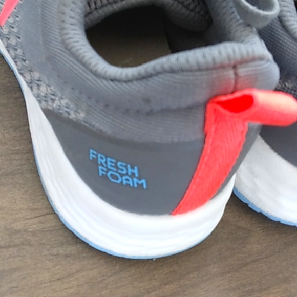 NEW BALANCE FRESH FOAM NEON PINK/ GRAY SNEAKERS WOMANS 6 - Picture 5 of 8